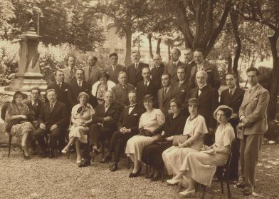 La Société des écrivains ardennais lors de la réception de Charles Braibant [archiviste et écrivain d’origine ardennaise] à l’occasion de son Prix Renaudot, Charleville le 1er juillet 1934 (AD08, 1Num82_140)