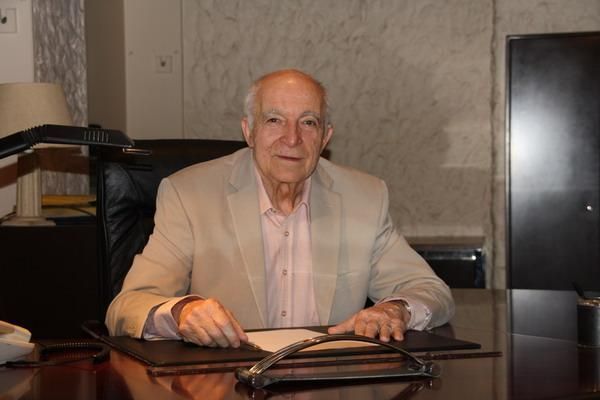 Des documents relatifs à l'Étoile de Charleville entrent aux Archives départementales