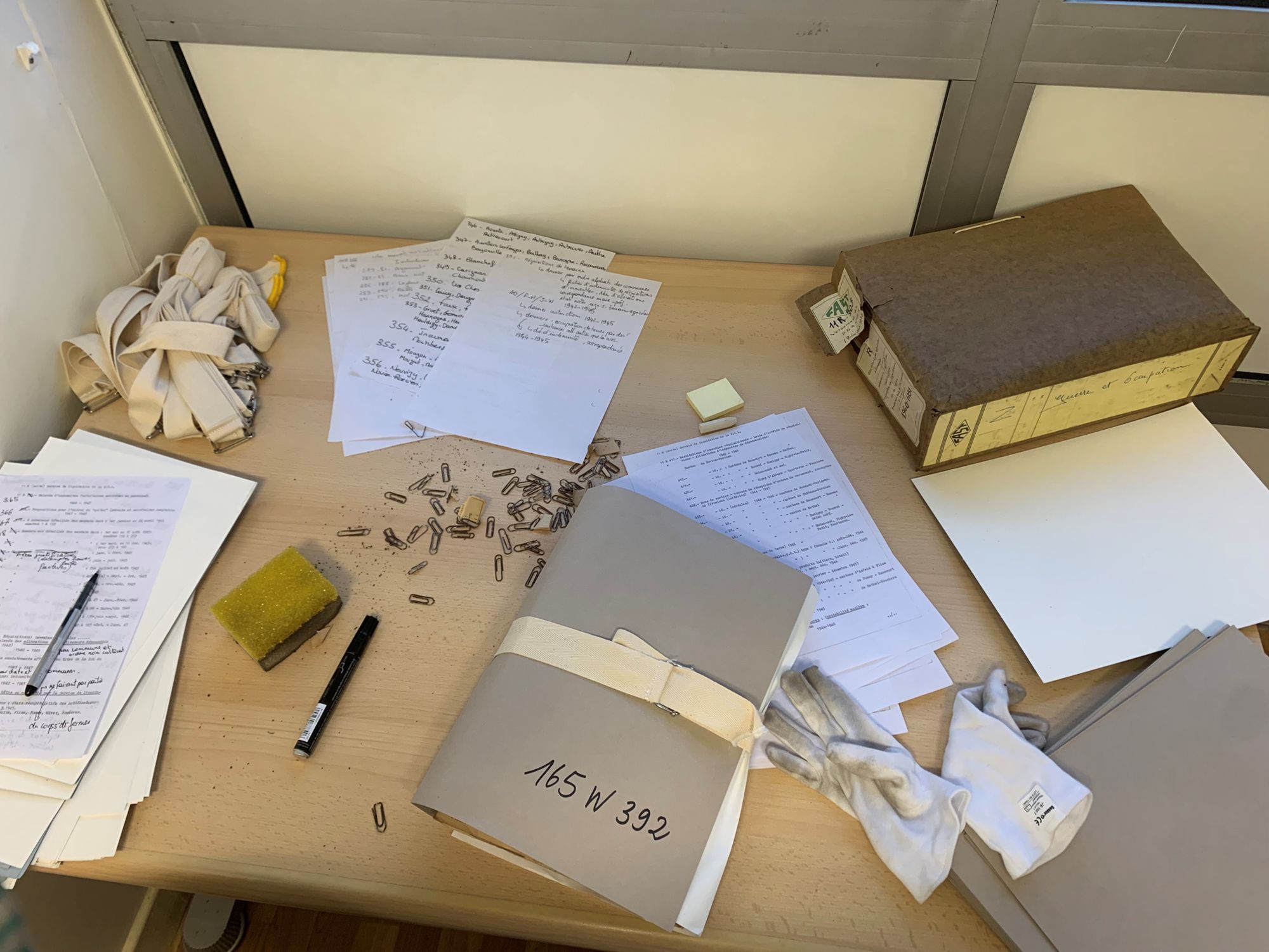 Reclassement du fonds des services temporaires de la période de guerre 1939-1945 : 165W 1-679